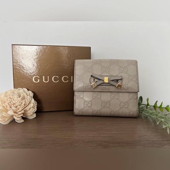 Gucci Short wallet w/box and paperwork! - Picture 3 of 14